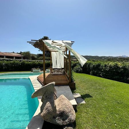 Villa Con Piscina Immersa In Un Meraviglioso Giardino - Wonderful Villa With Pool And Spacious Garden Baja Sardinia Exterior foto