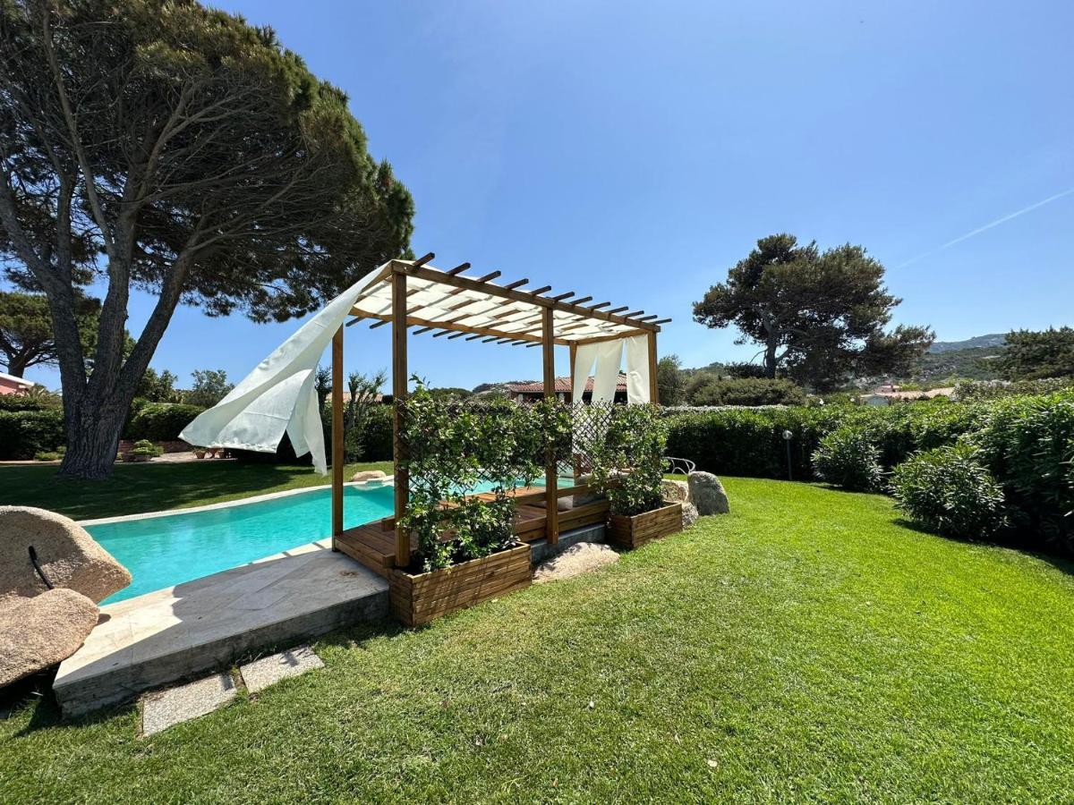 Villa Con Piscina Immersa In Un Meraviglioso Giardino - Wonderful Villa With Pool And Spacious Garden Baja Sardinia Exterior foto