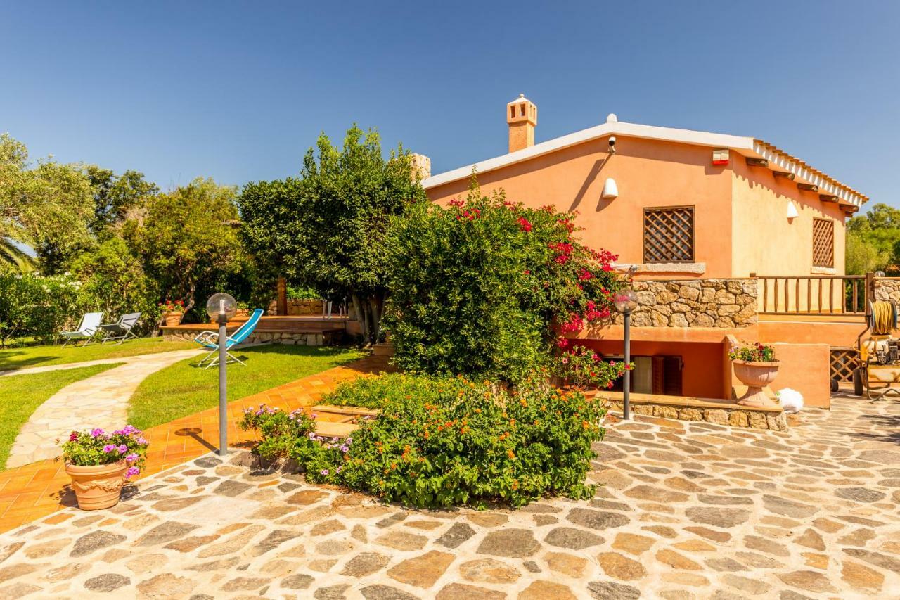 Villa Con Piscina Immersa In Un Meraviglioso Giardino - Wonderful Villa With Pool And Spacious Garden Baja Sardinia Exterior foto